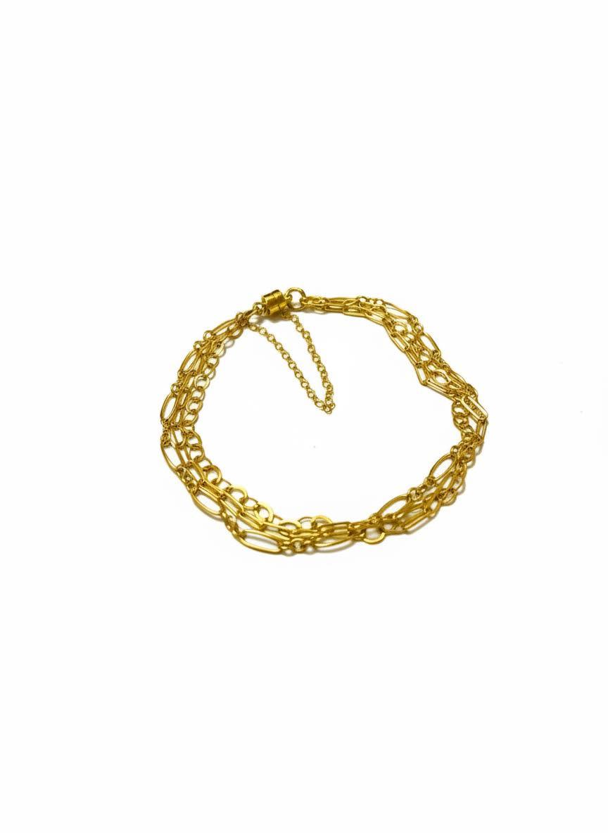 Layered bracelet in gold