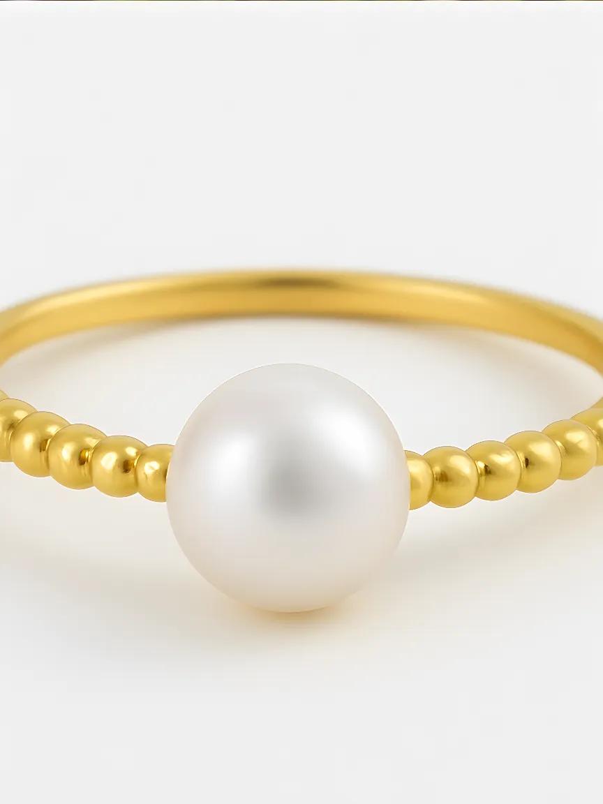 Classy Gold pearl ring