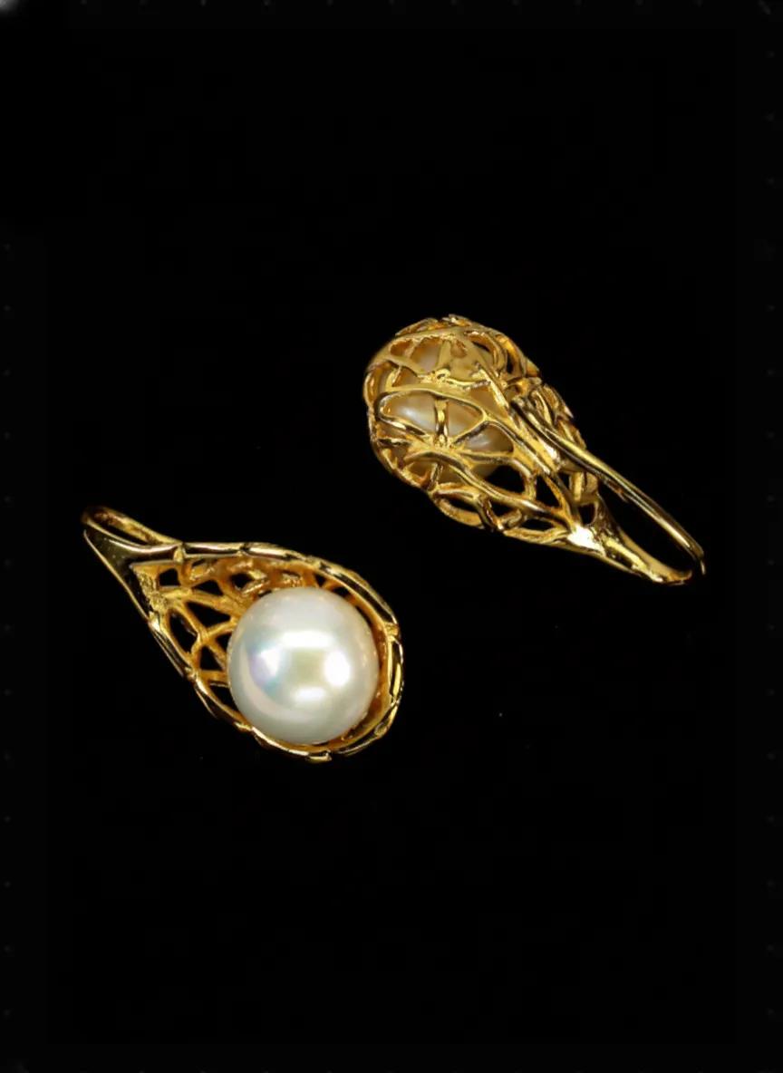Basket of pearls earrings