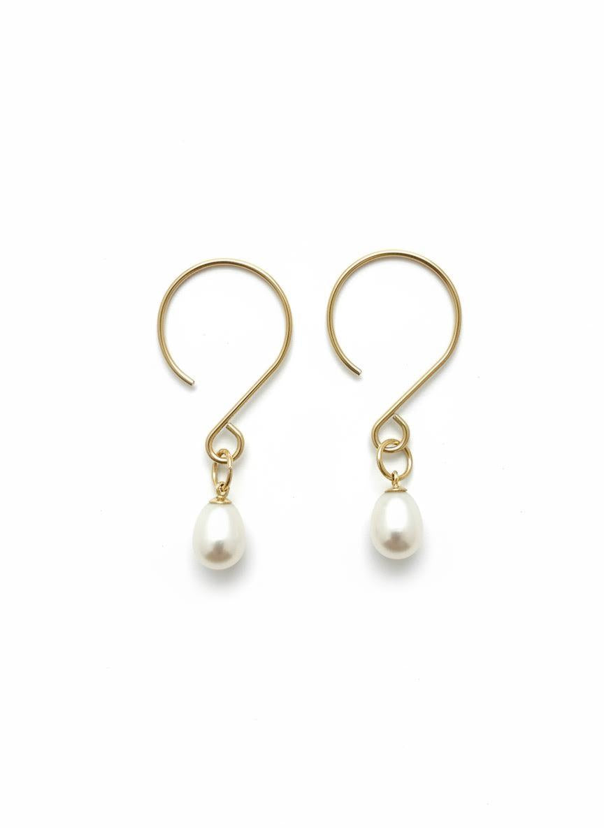 Just Right Pearl earrings