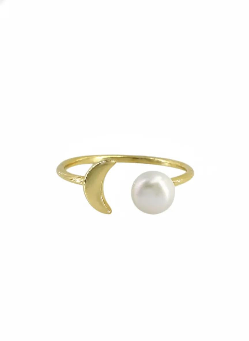 Moon and back gold pearl ring
