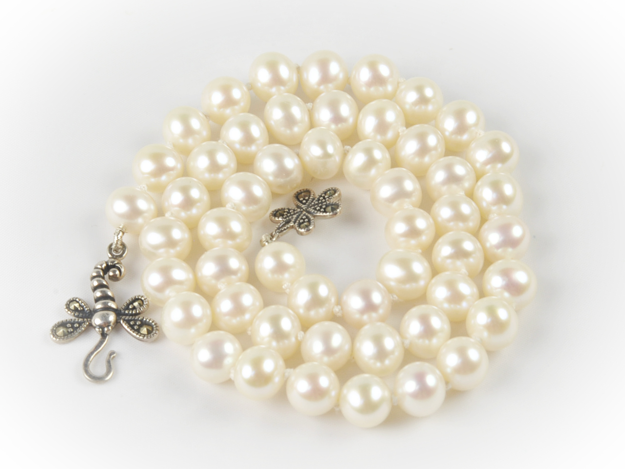 Real or Fake? 3 easy ways to tells if your pearls are real - Cut & Hill  Jewellery Co.